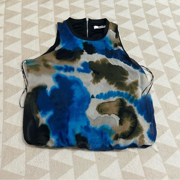 DKNY
Women's Printed Chiffon Sleeveless Blouse - Picture 2 of 3